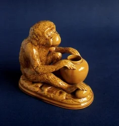 Burmantofts Faience-Figur eines Affen